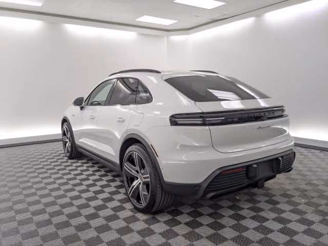 2025 Porsche Macan Base - Photo 18