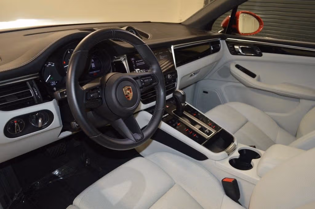 2025 Porsche Macan Base - Photo 28