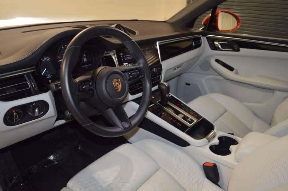 2025 Porsche Macan Base - Photo 27