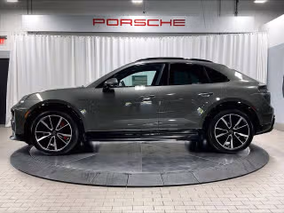 2025 Porsche Macan Turbo Electric - Photo 9