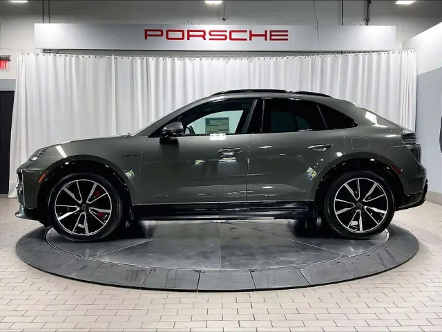 2025 Porsche Macan Turbo Electric - Photo 14