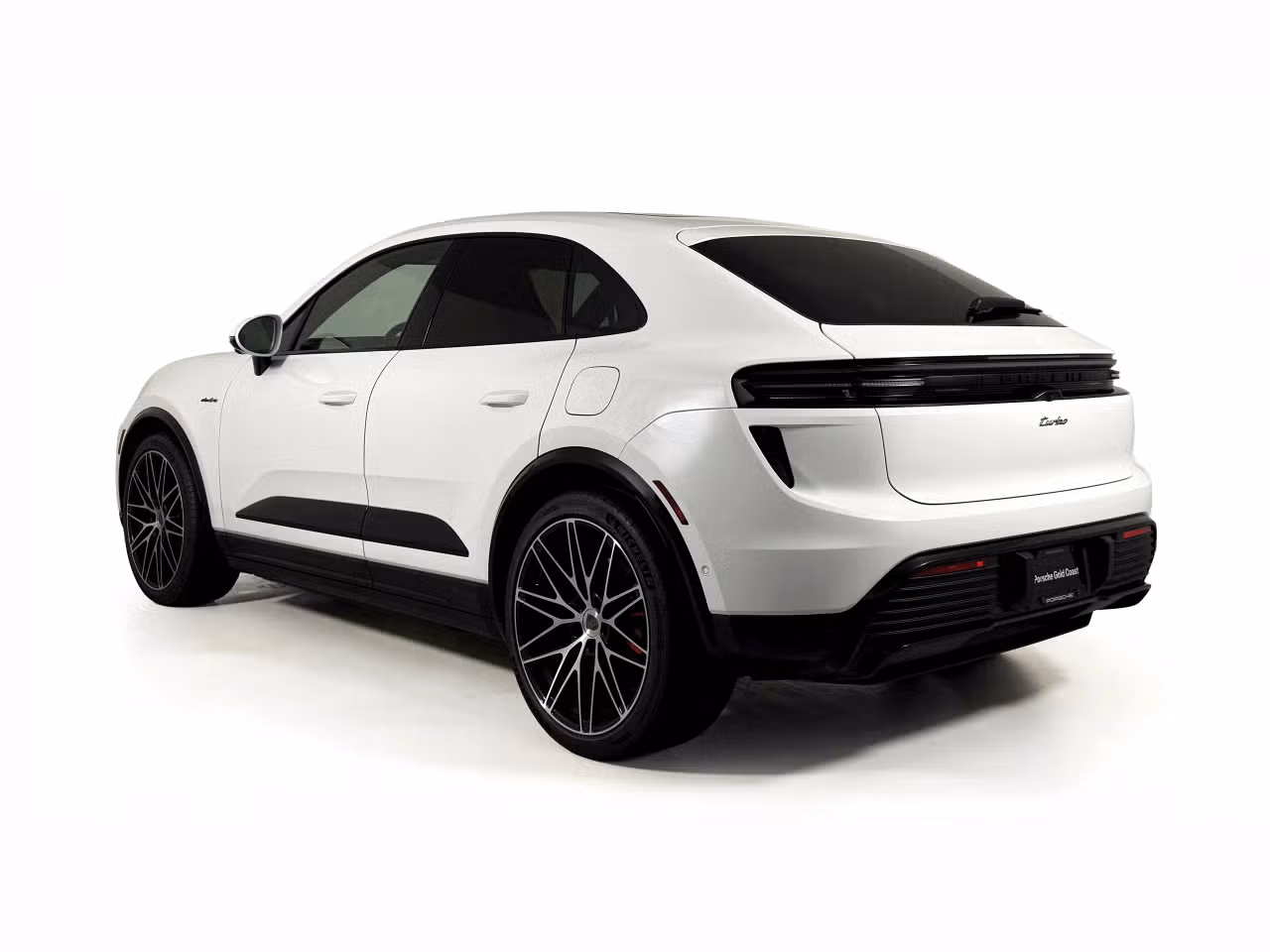 2025 Porsche Macan Turbo Electric - Photo 20