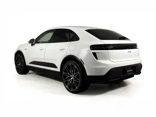 2025 Porsche Macan Turbo Electric - Photo 21