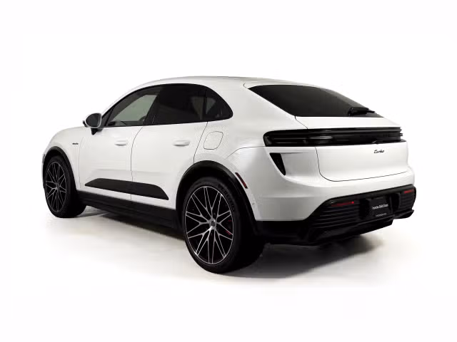 2025 Porsche Macan Turbo Electric - Photo 18