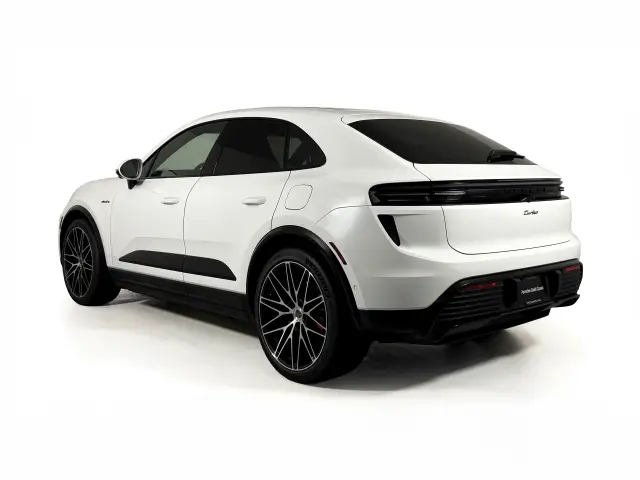 2025 Porsche Macan Turbo Electric - Photo 22