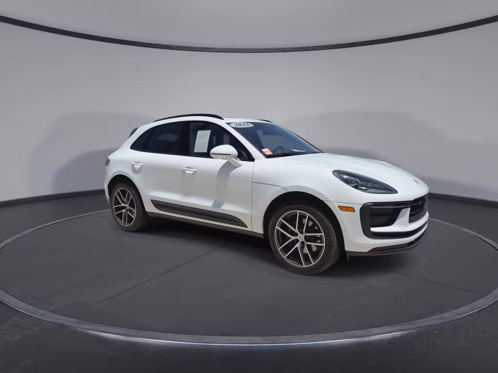 2023 Porsche Macan T - Photo 12
