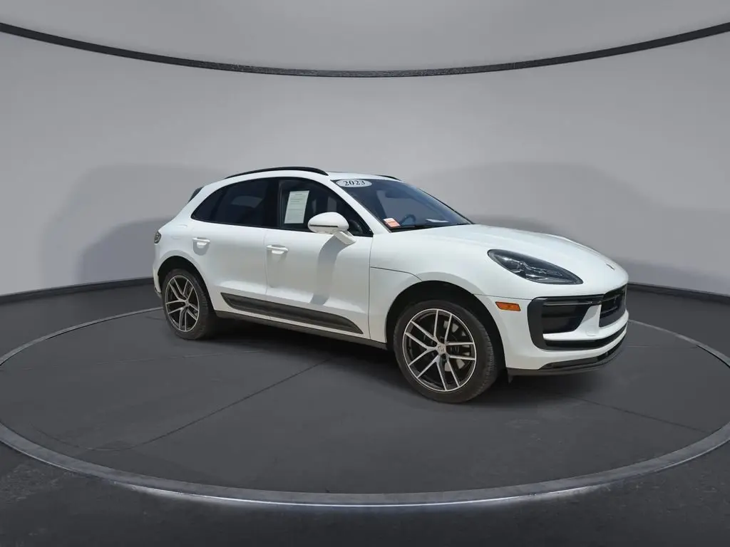2023 Porsche Macan T - Photo 16