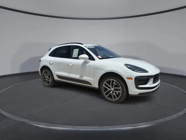 2023 Porsche Macan T - Photo 14