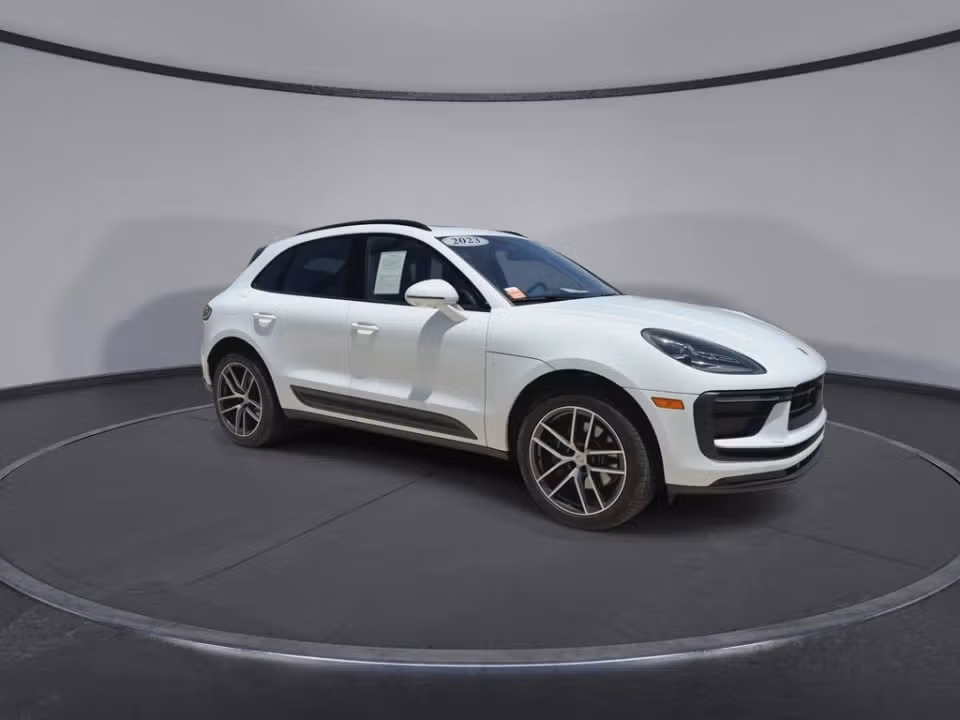 2023 Porsche Macan T - Photo 11