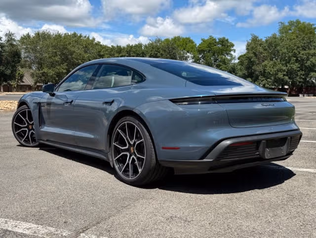 2025 Porsche Taycan Base - Photo 18