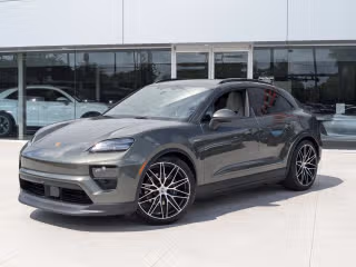 2025 Porsche Macan Macan Electric's photo