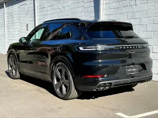 2025 Porsche Cayenne Turbo E-Hybrid - Photo 21