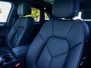 2026 Porsche Macan T - Photo 33