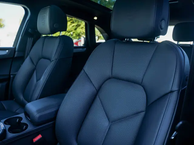 2026 Porsche Macan T - Photo 38