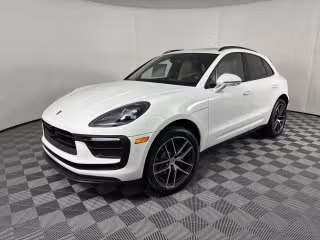 2025 Porsche Macan's photo