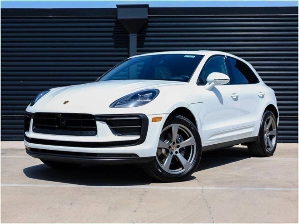 2025 Porsche Macan Base