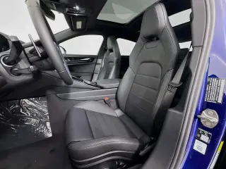 2026 Porsche Panamera 4 E-Hybrid - Photo 37