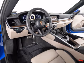 2025 Porsche 911 - Photo 25
