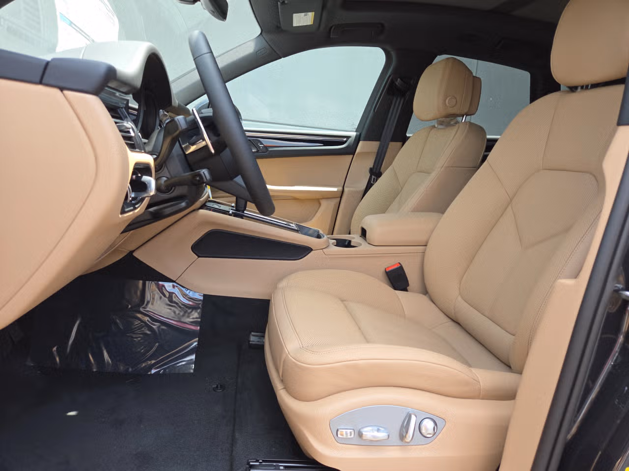 2025 Porsche Macan Base - Photo 36