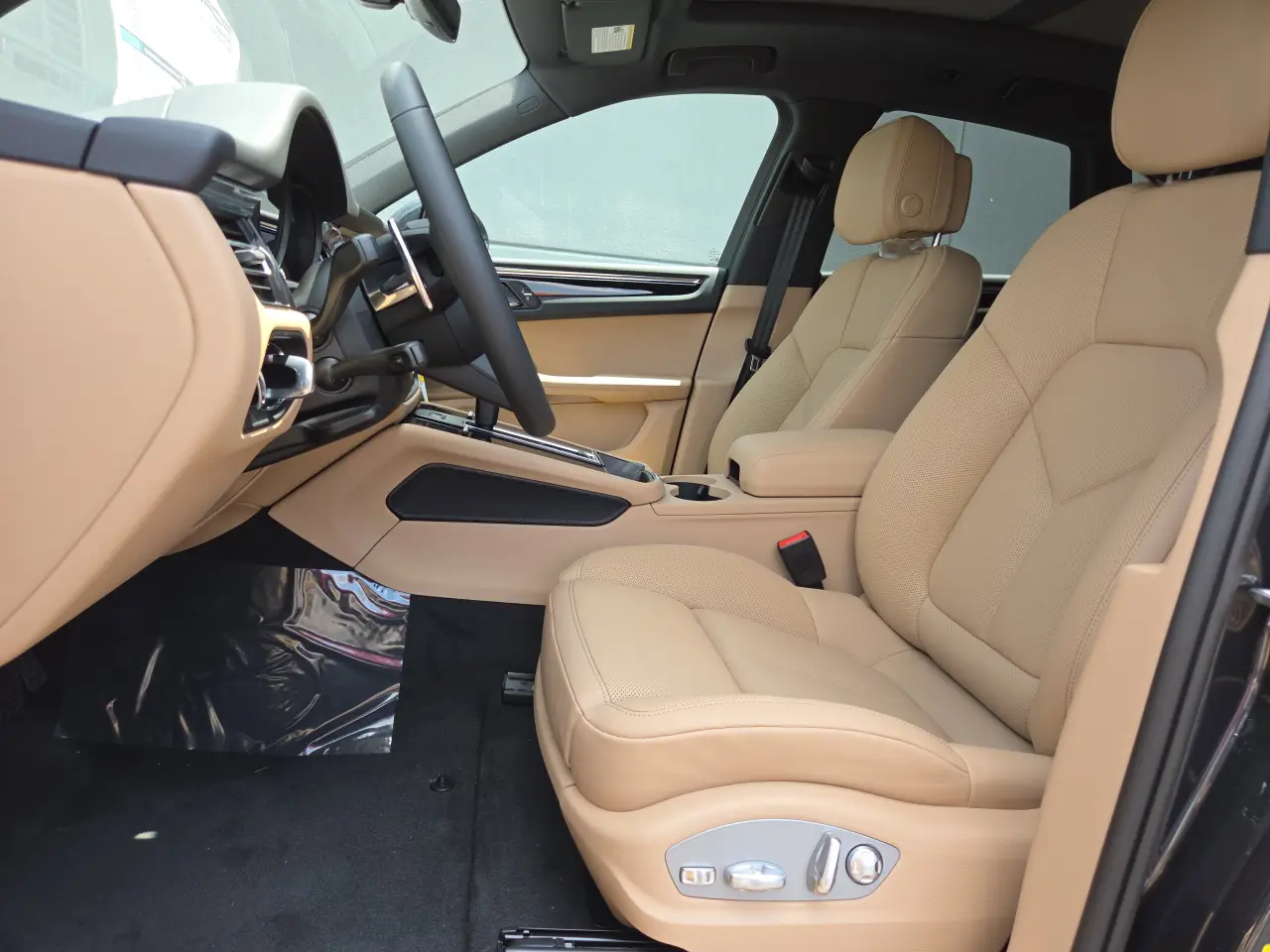 2025 Porsche Macan Base - Photo 40