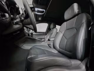 2025 Porsche Macan T - Photo 33