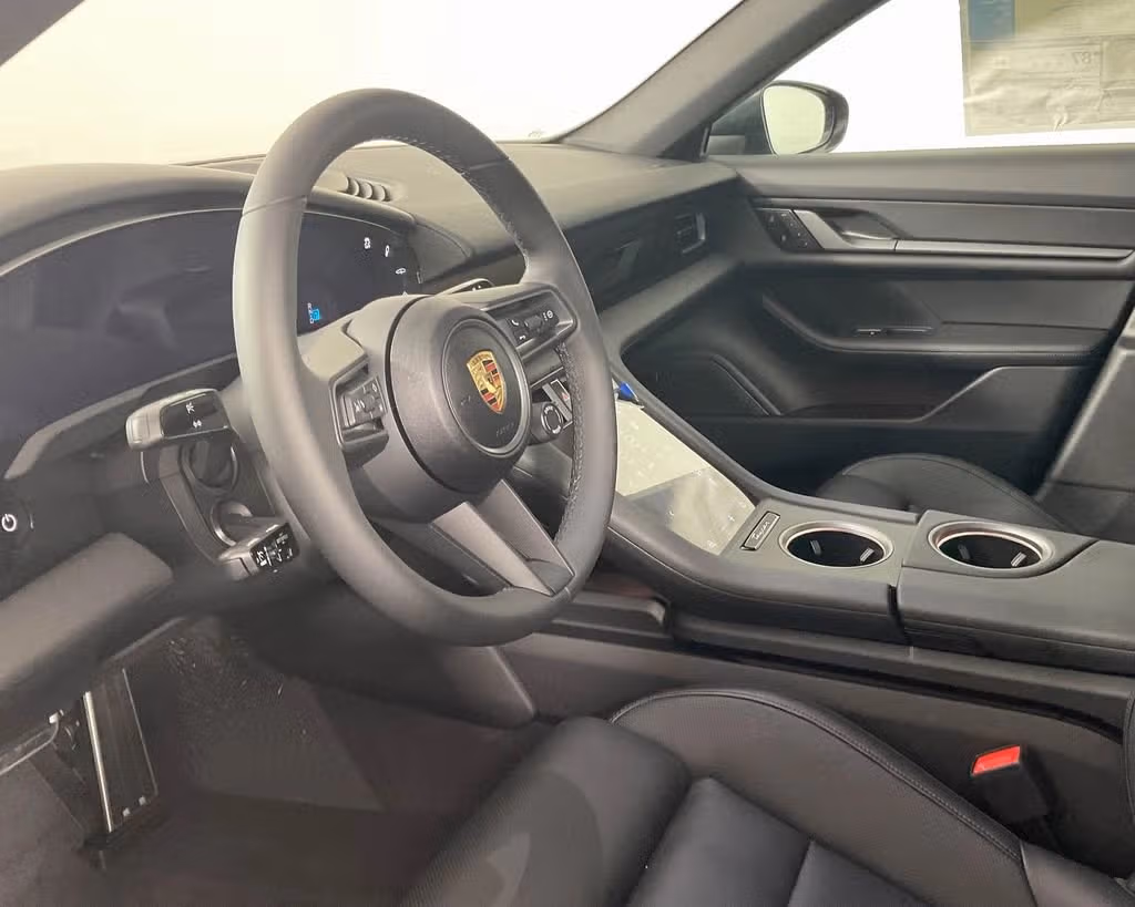2025 Porsche Taycan Base - Photo 28