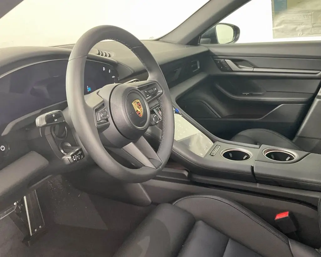 2025 Porsche Taycan Base - Photo 32