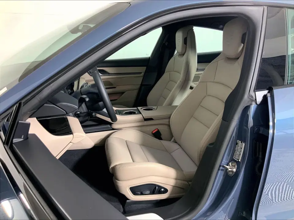 2025 Porsche Taycan Base - Photo 39