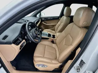 2025 Porsche Macan Base - Photo 37