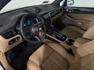 2026 Porsche Macan T - Photo 25