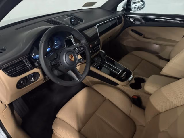 2026 Porsche Macan T - Photo 26