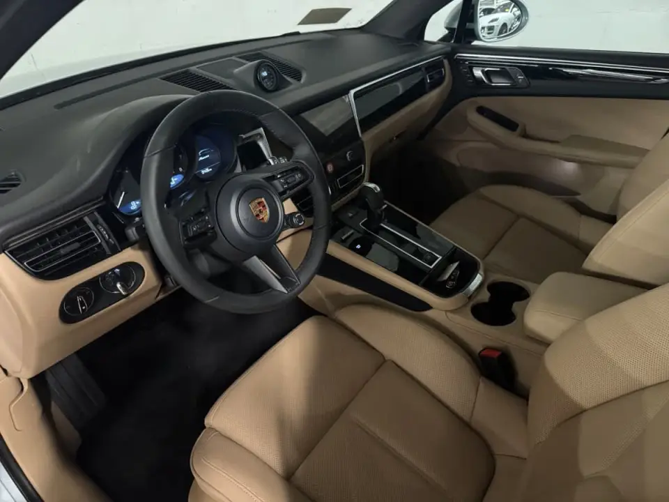 2026 Porsche Macan T - Photo 31