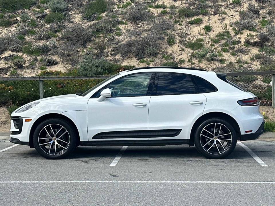 2022 Porsche Macan Base