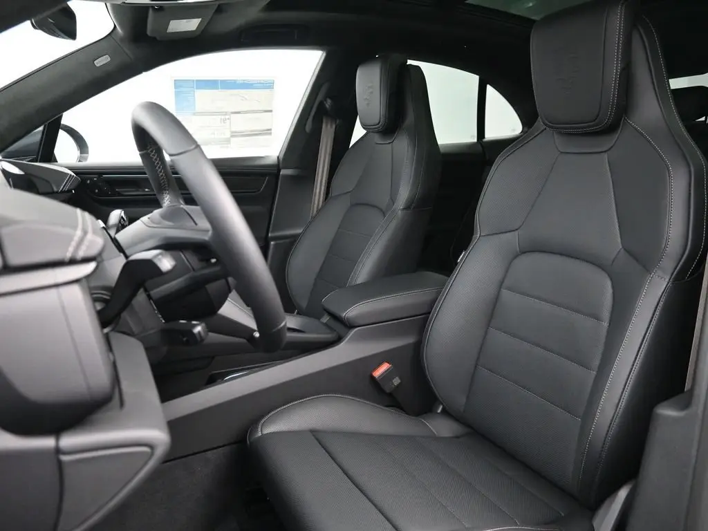 2026 Porsche Macan Turbo Electric - Photo 40