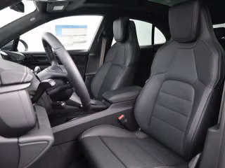 2026 Porsche Macan Turbo Electric - Photo 33