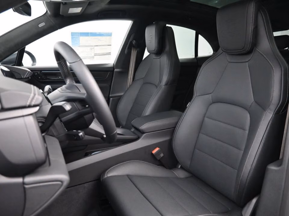 2026 Porsche Macan Turbo Electric - Photo 35