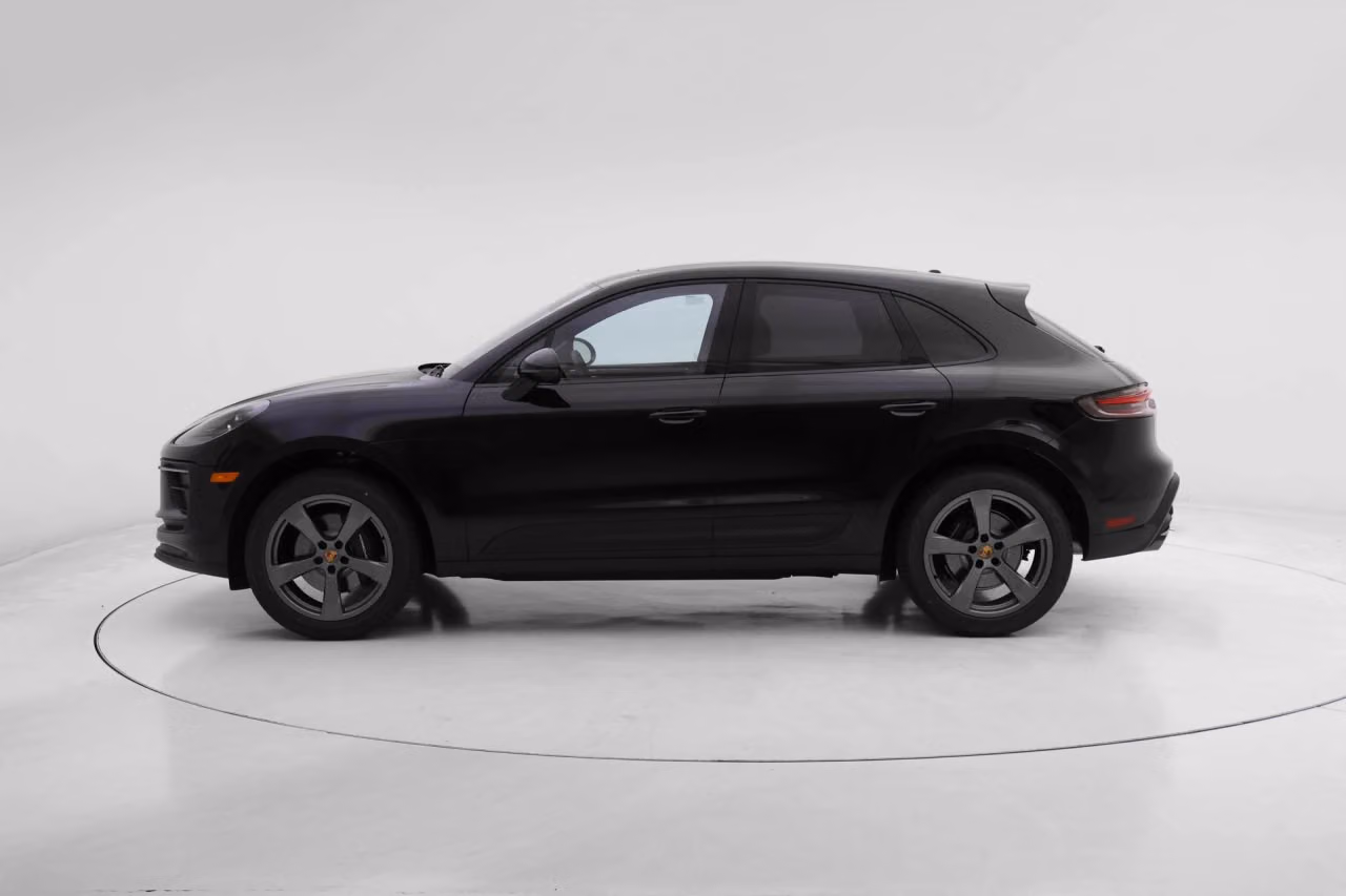 2026 Porsche Macan T - Photo 12