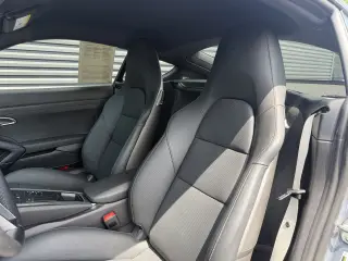 2025 Porsche 718 37