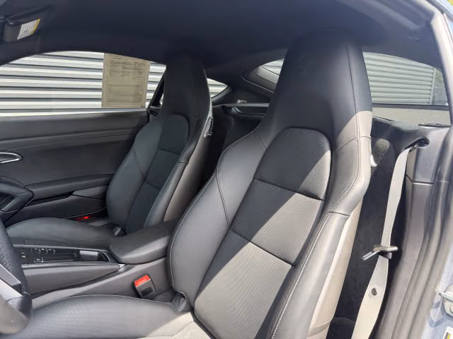 2025 Porsche 718 34