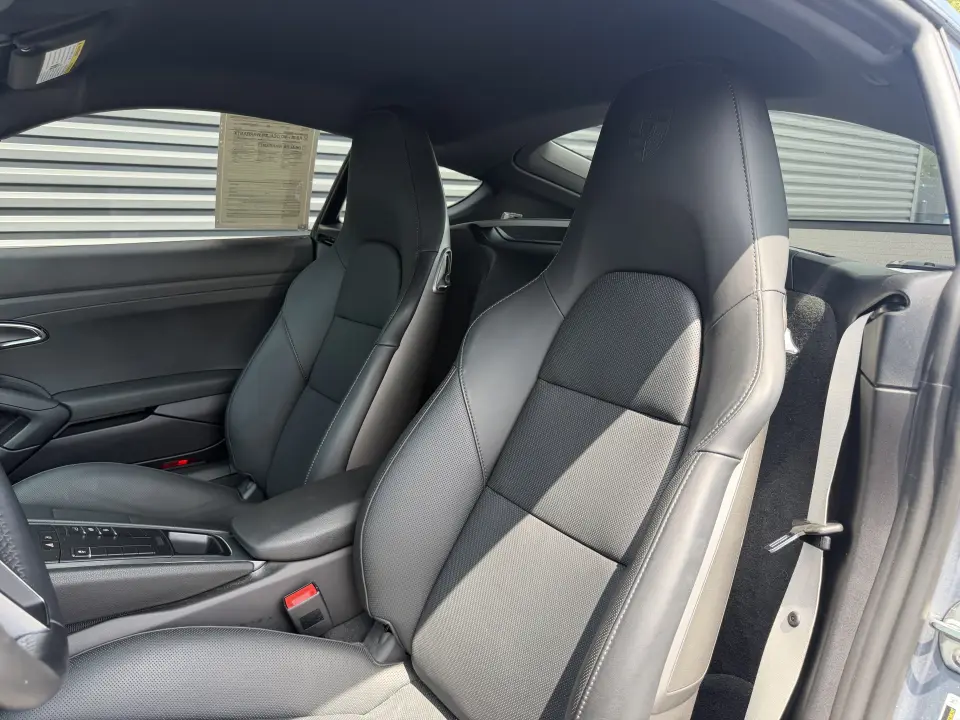2025 Porsche 718 39
