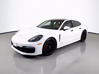 2020 Porsche Panamera GTS's photo