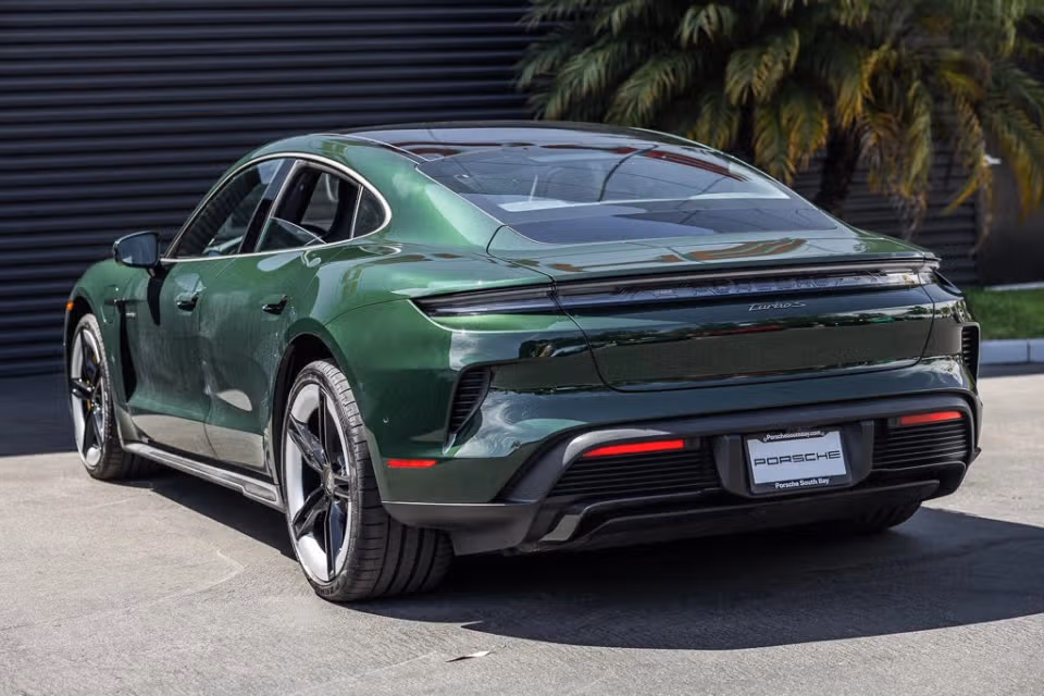 2025 Porsche Taycan Turbo S - Photo 19