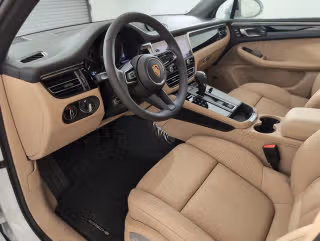 2026 Porsche Macan T - Photo 25
