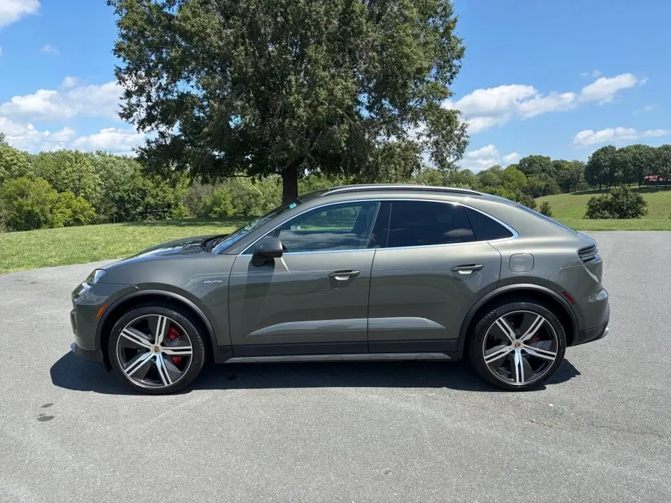 2026 Porsche Macan S - Photo 16