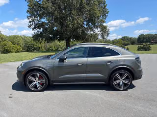 2026 Porsche Macan S - Photo 9