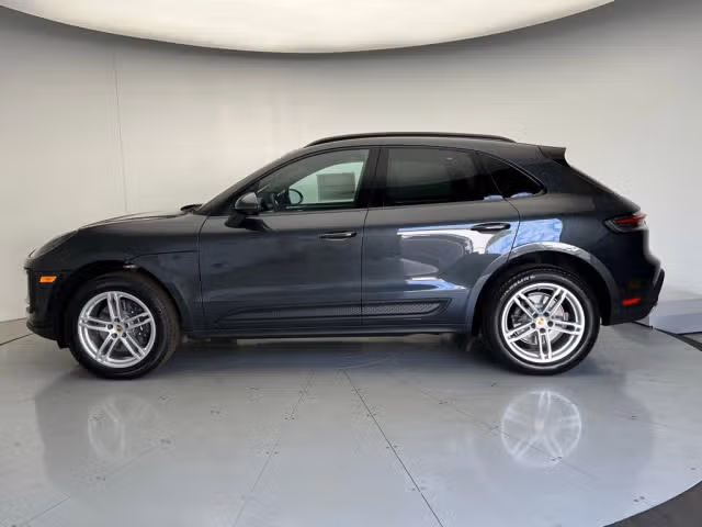 2026 Porsche Macan T - Photo 10
