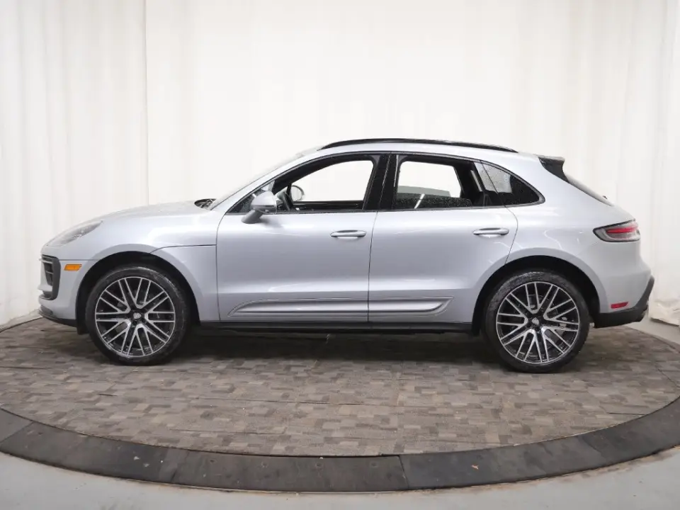 2026 Porsche Macan T - Photo 15