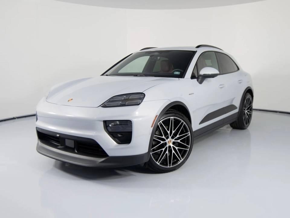 2025 Porsche Macan Base