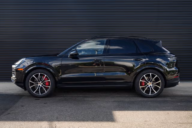2026 Porsche Cayenne S E-Hybrid - Photo 10