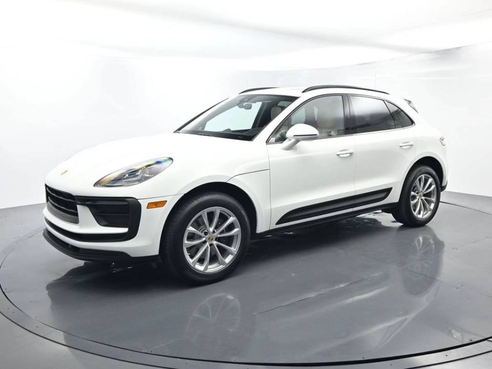 2022 Porsche Macan Base